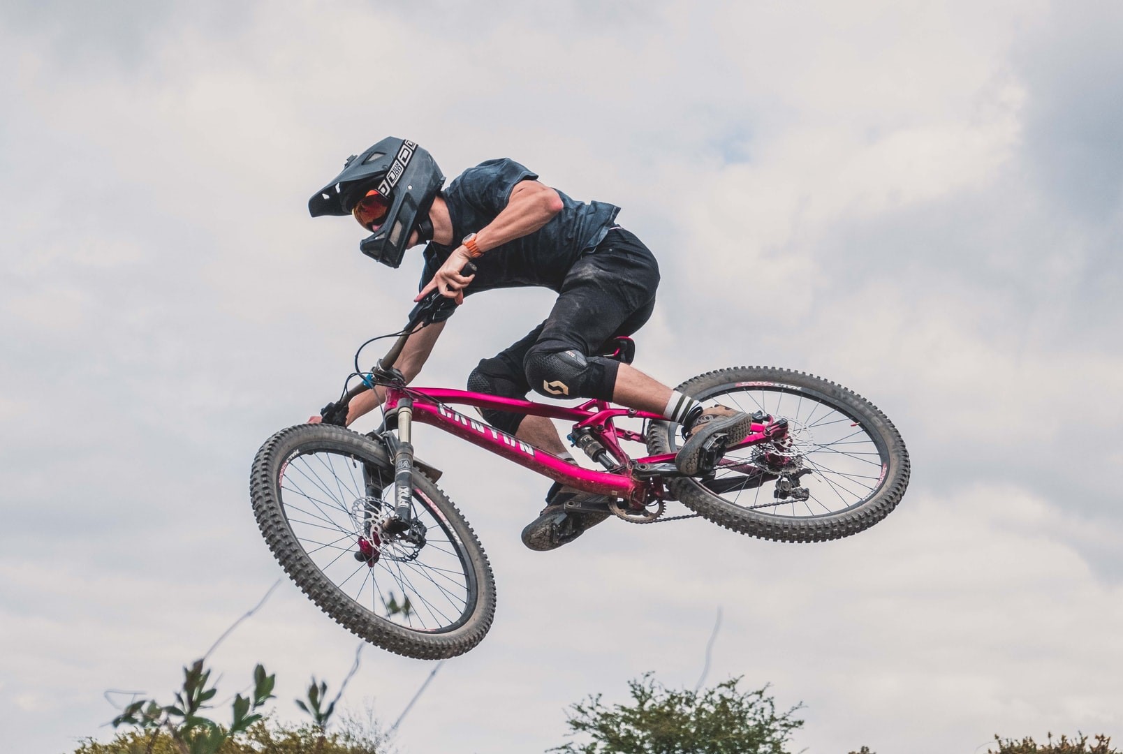 Might bike. Велосипед mirage upland. Red bull rampage bikes 2021. Велосипед горный mountain bike. Red bull rampage mtb.